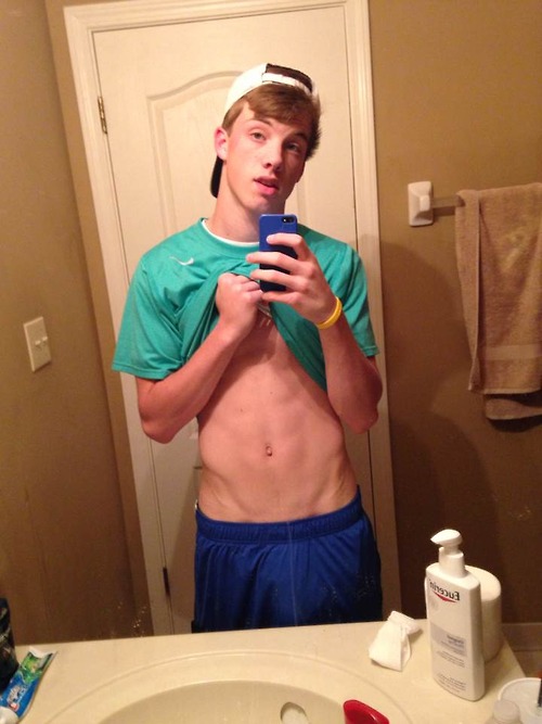 18 year old Samuel sexy selfies (1).jpg
